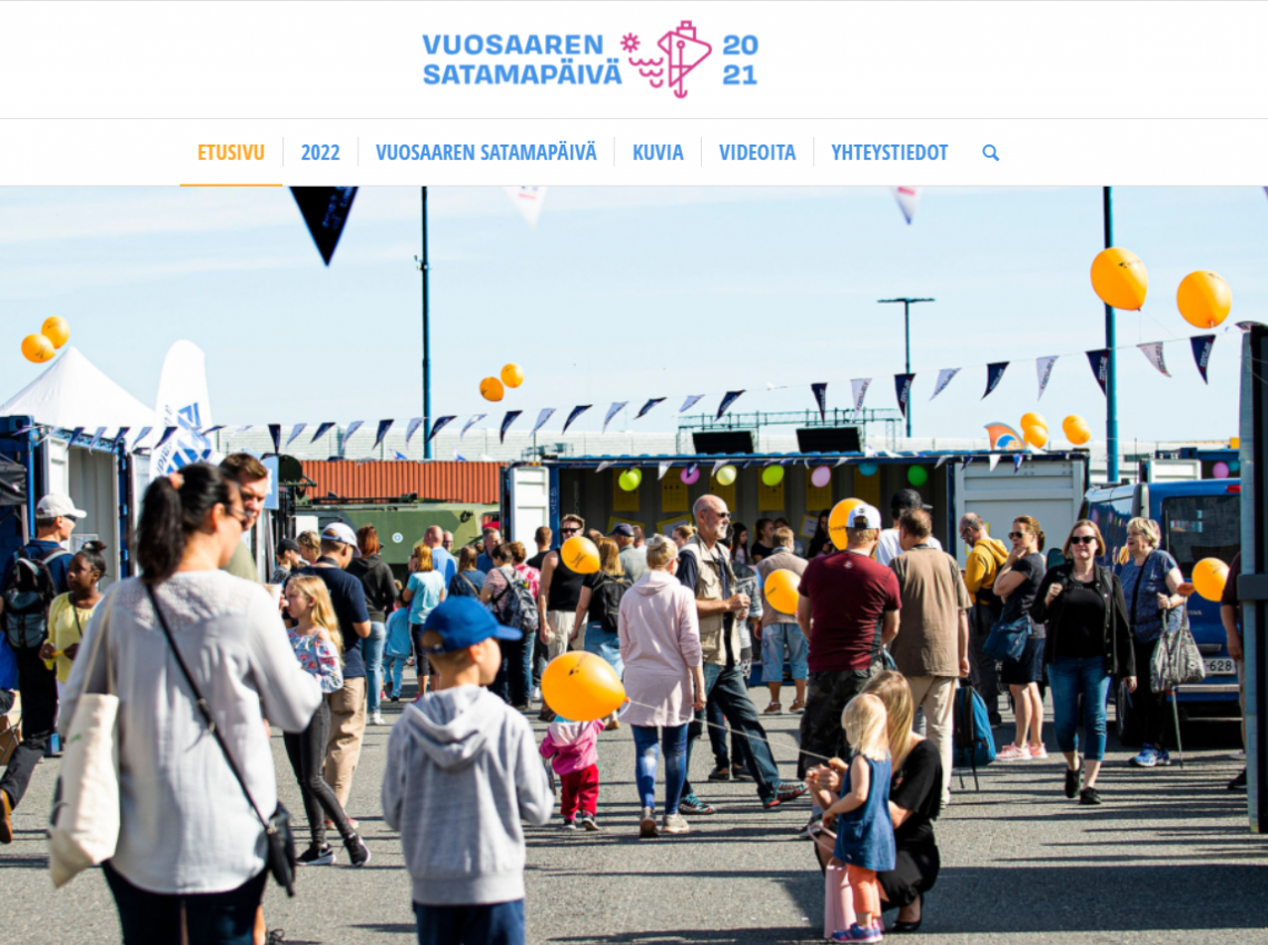 Vuosaaren satamapäivä web sites headerpicture with lots of people attending Vuosaaren satamapäivä event.